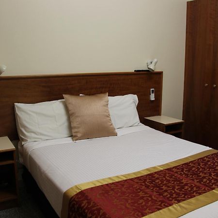 ספרינגווד The Pioneer Way Motel מראה חיצוני תמונה