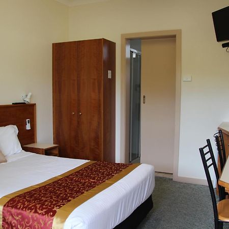 ספרינגווד The Pioneer Way Motel מראה חיצוני תמונה
