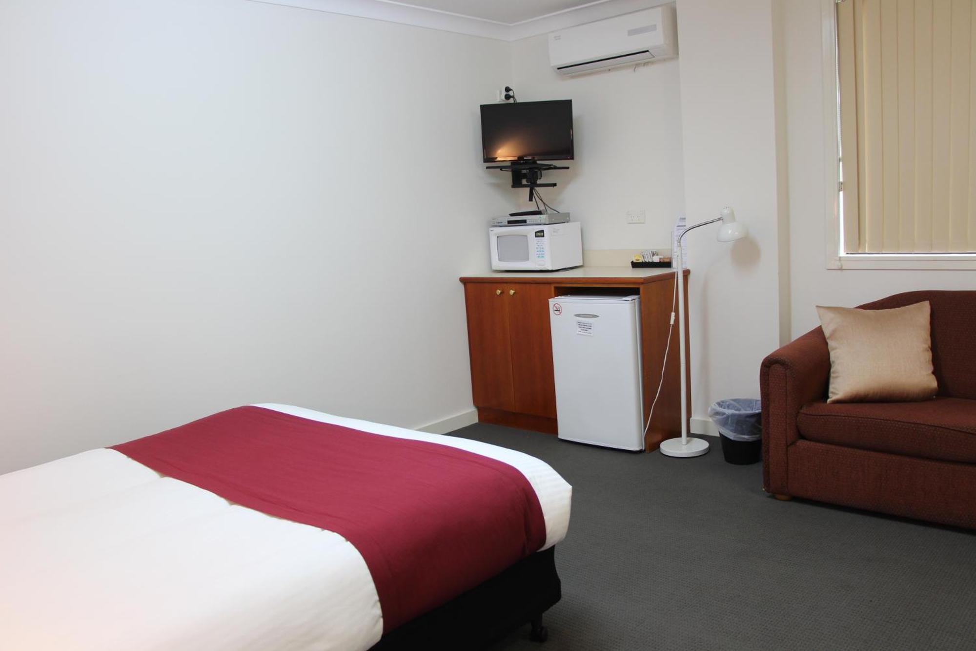ספרינגווד The Pioneer Way Motel מראה חיצוני תמונה