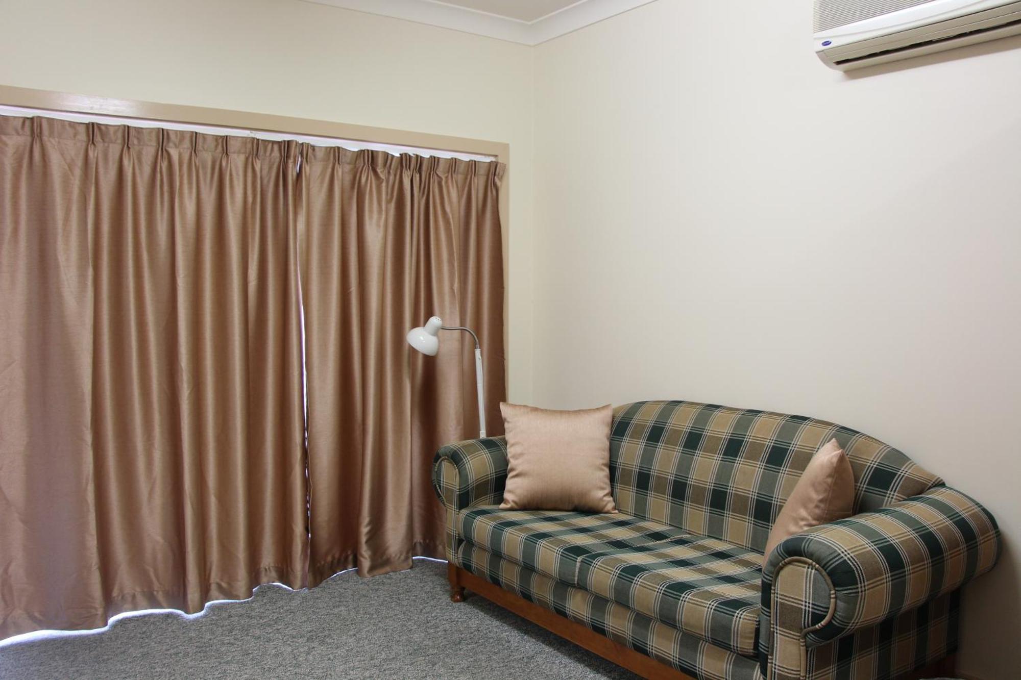 ספרינגווד The Pioneer Way Motel מראה חיצוני תמונה