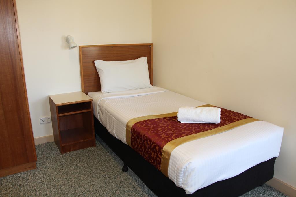 ספרינגווד The Pioneer Way Motel מראה חיצוני תמונה
