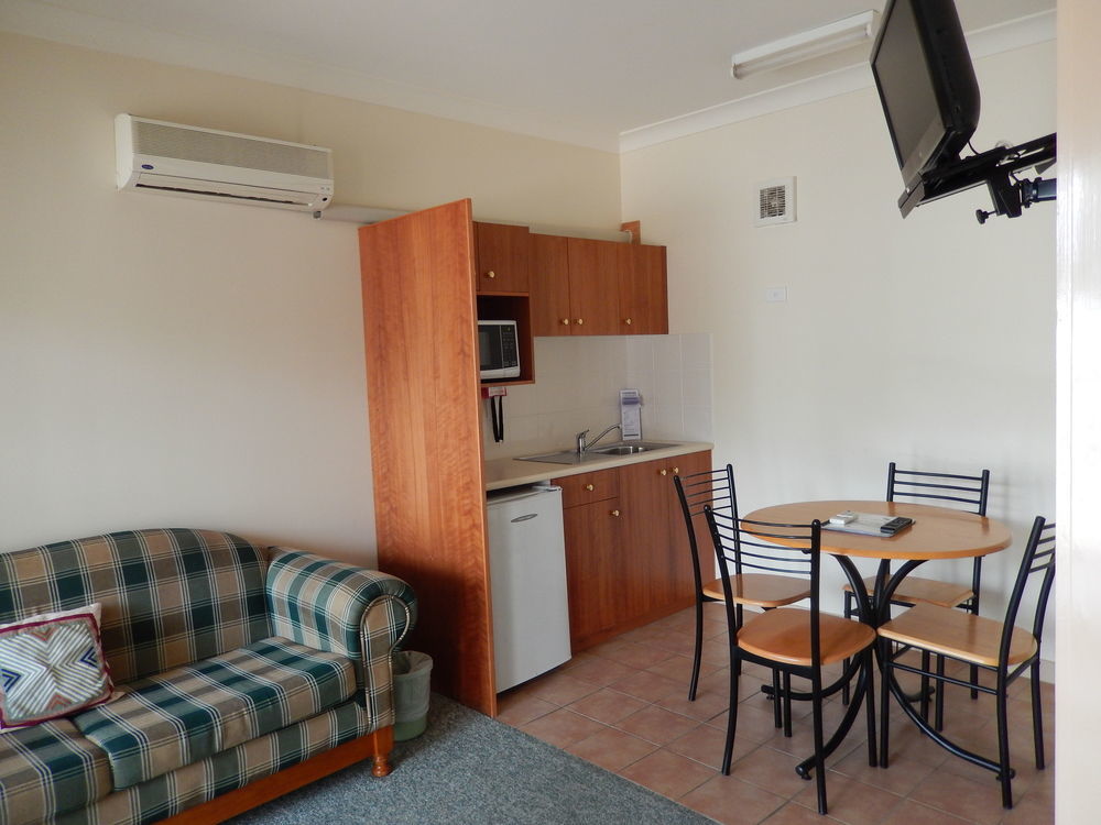 ספרינגווד The Pioneer Way Motel מראה חיצוני תמונה