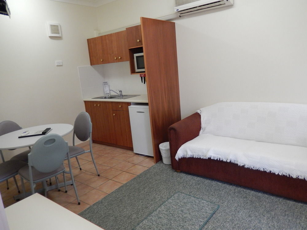 ספרינגווד The Pioneer Way Motel מראה חיצוני תמונה