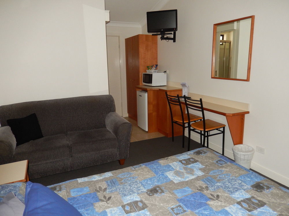ספרינגווד The Pioneer Way Motel מראה חיצוני תמונה