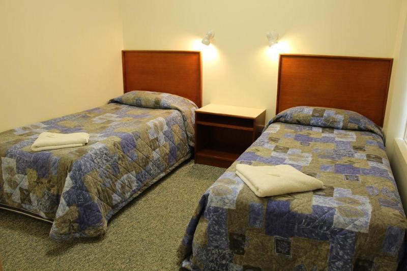 ספרינגווד The Pioneer Way Motel מראה חיצוני תמונה