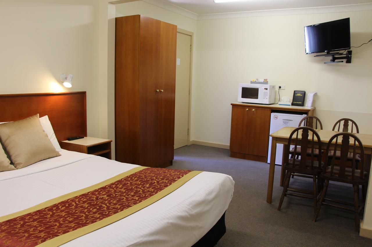 ספרינגווד The Pioneer Way Motel מראה חיצוני תמונה