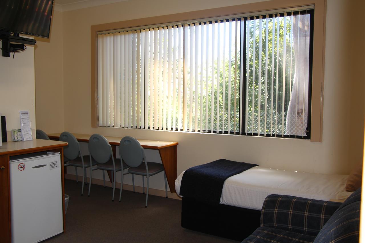 ספרינגווד The Pioneer Way Motel מראה חיצוני תמונה