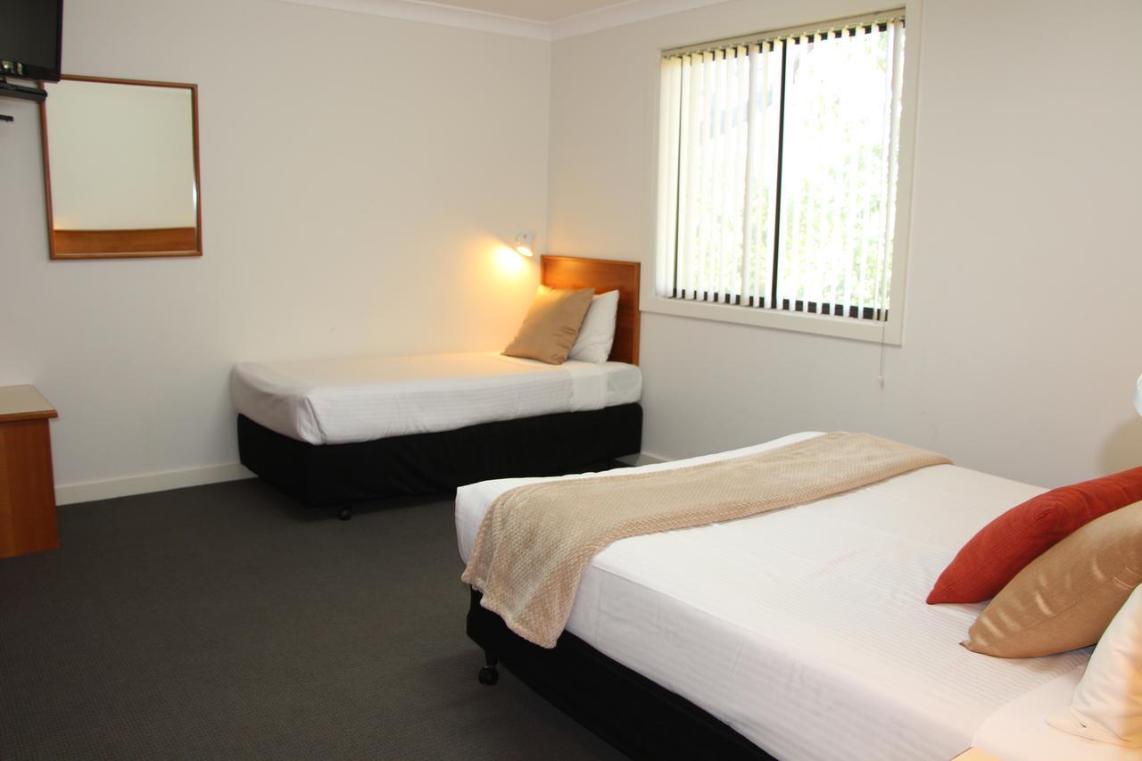 ספרינגווד The Pioneer Way Motel מראה חיצוני תמונה