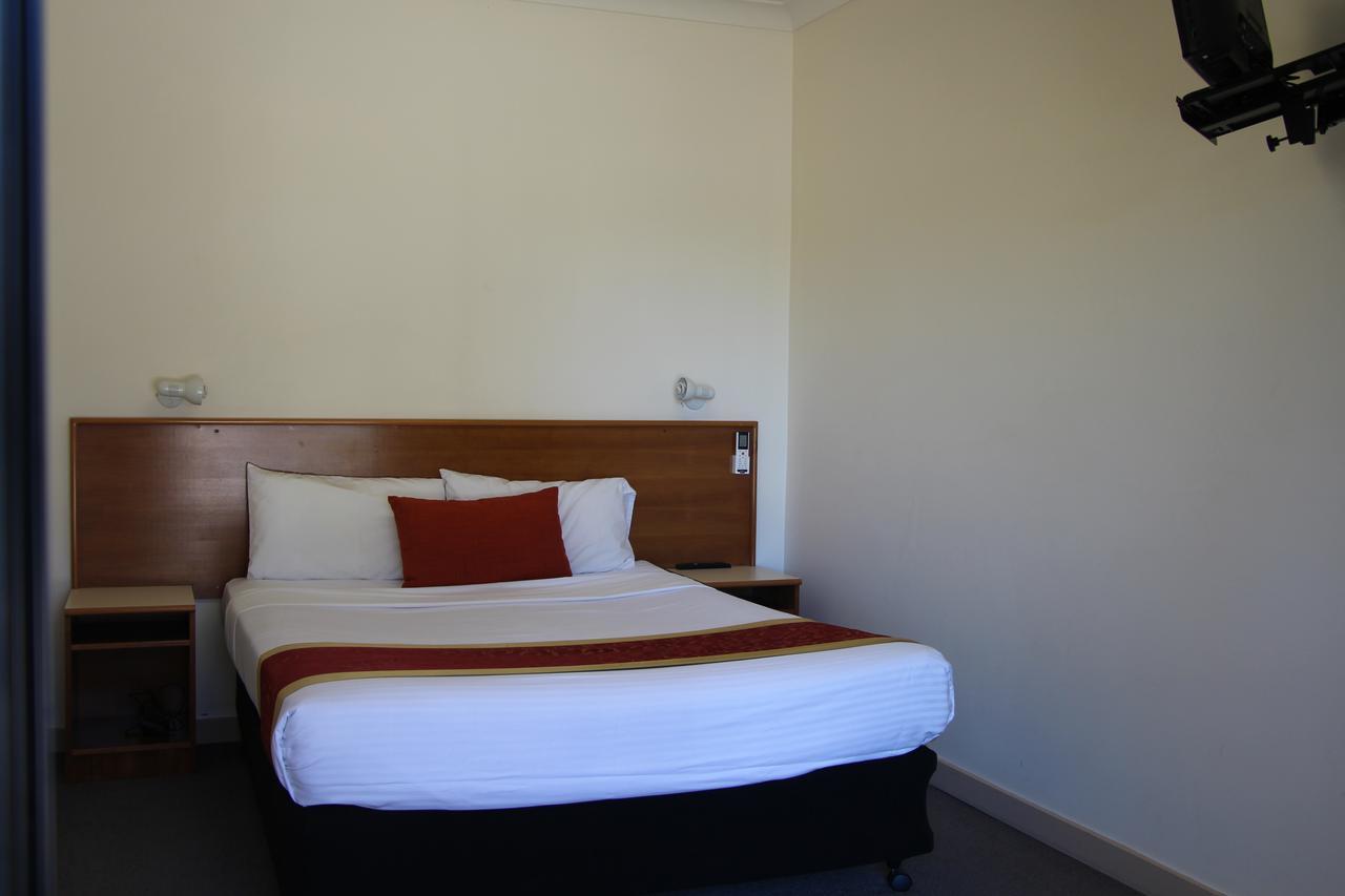 ספרינגווד The Pioneer Way Motel מראה חיצוני תמונה