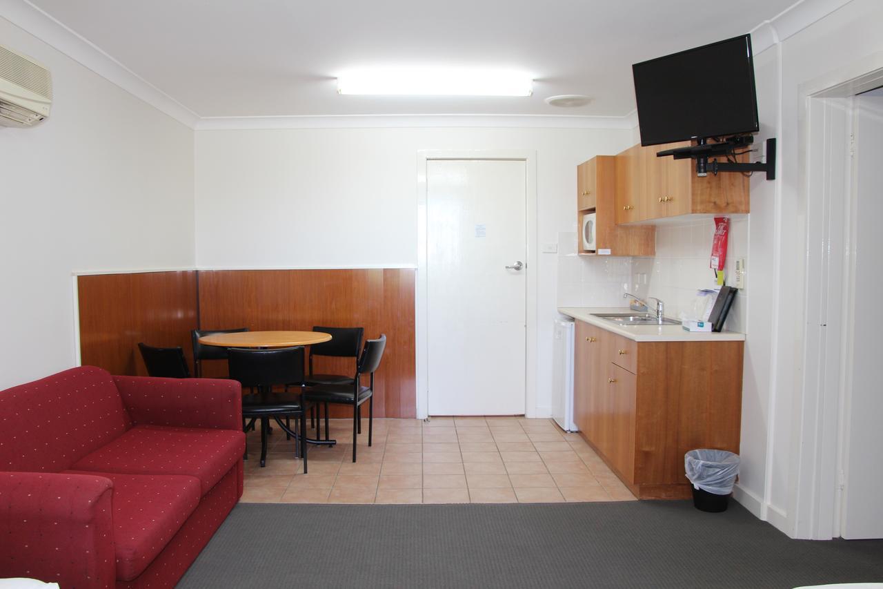 ספרינגווד The Pioneer Way Motel מראה חיצוני תמונה
