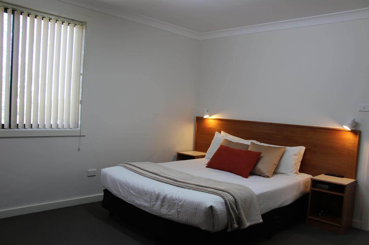 ספרינגווד The Pioneer Way Motel מראה חיצוני תמונה