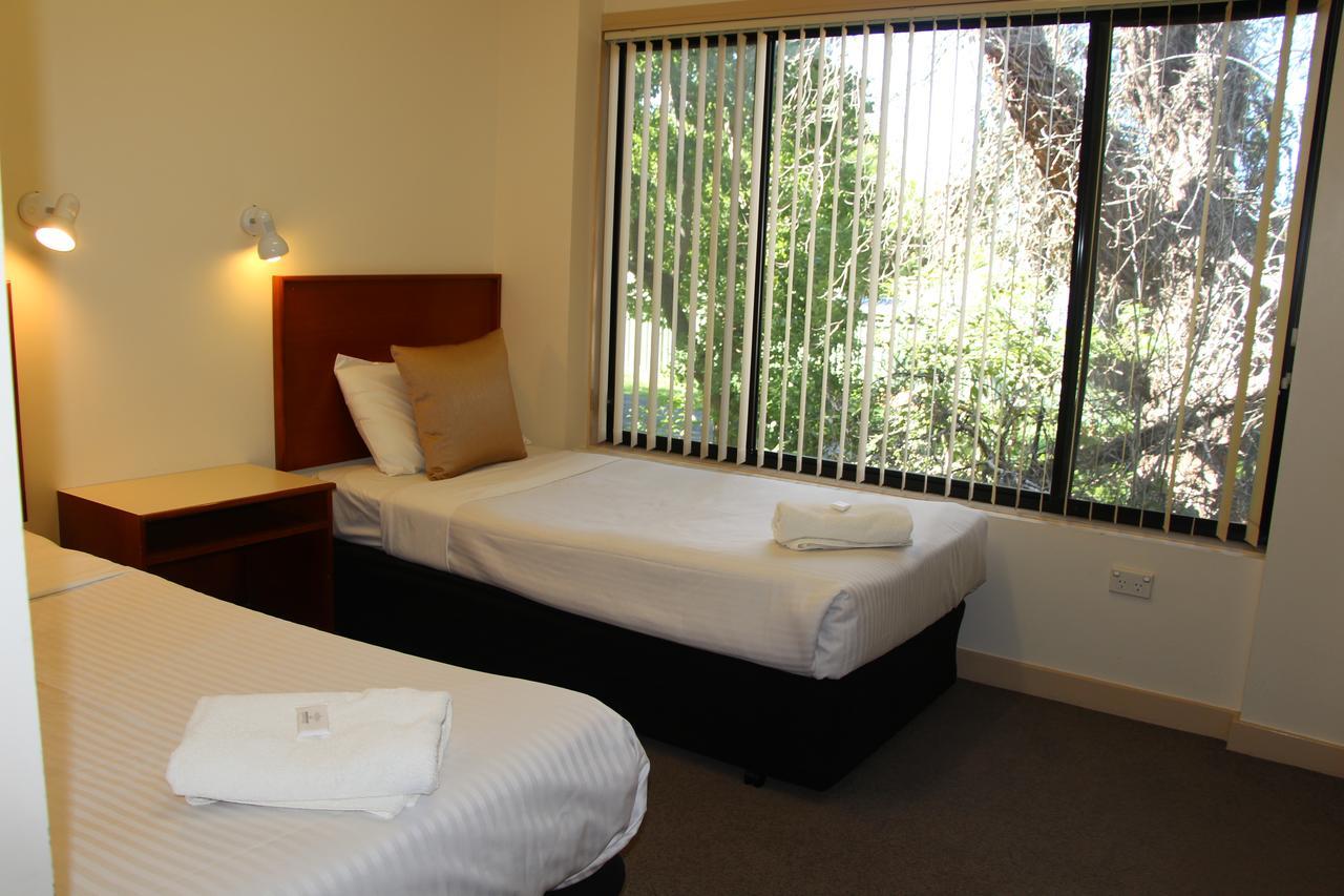 ספרינגווד The Pioneer Way Motel מראה חיצוני תמונה