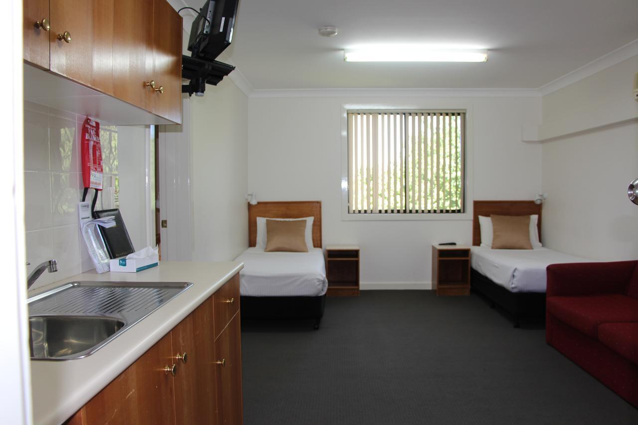 ספרינגווד The Pioneer Way Motel מראה חיצוני תמונה
