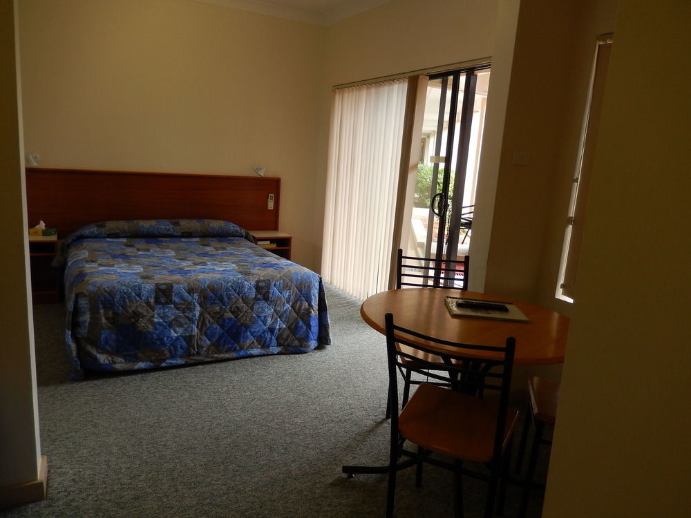 ספרינגווד The Pioneer Way Motel מראה חיצוני תמונה