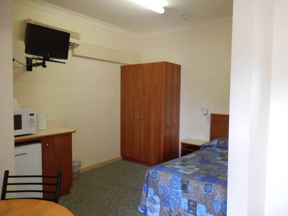 ספרינגווד The Pioneer Way Motel מראה חיצוני תמונה