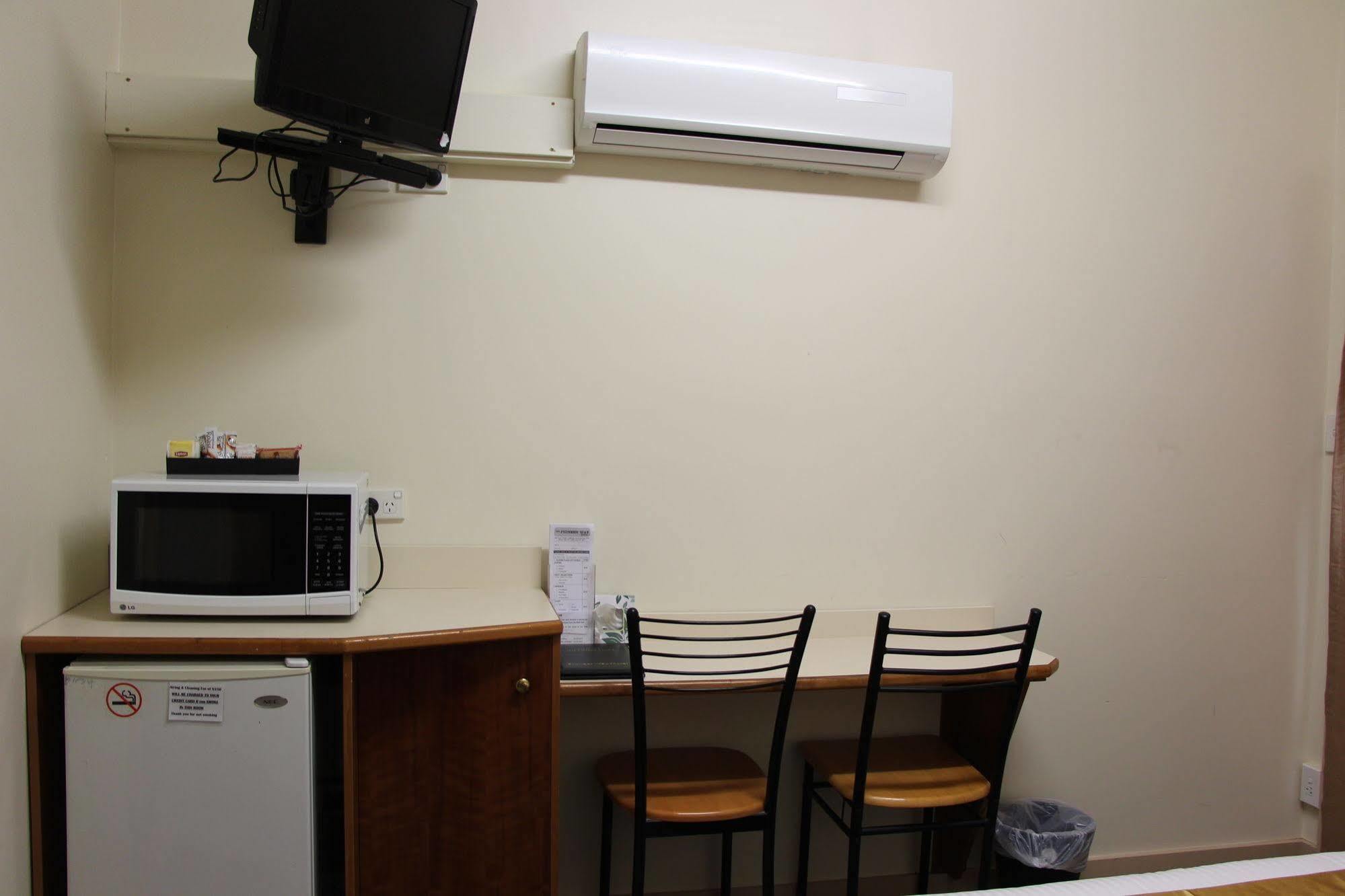 ספרינגווד The Pioneer Way Motel מראה חיצוני תמונה