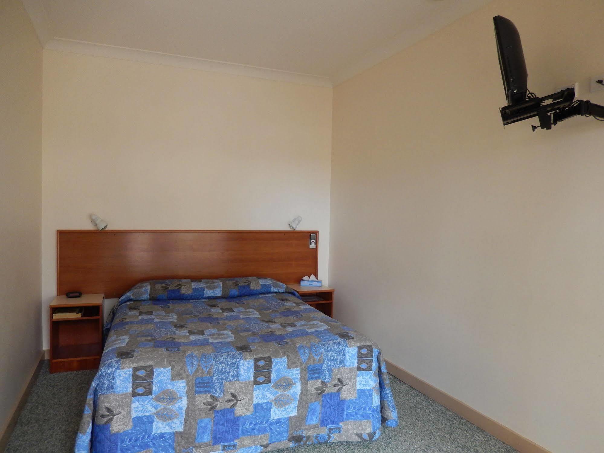 ספרינגווד The Pioneer Way Motel מראה חיצוני תמונה
