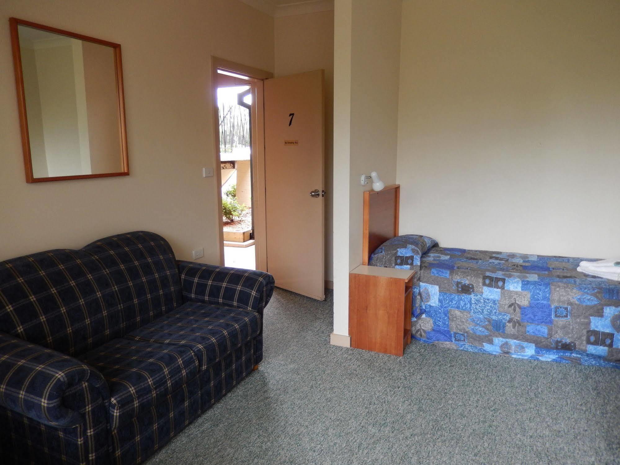 ספרינגווד The Pioneer Way Motel מראה חיצוני תמונה