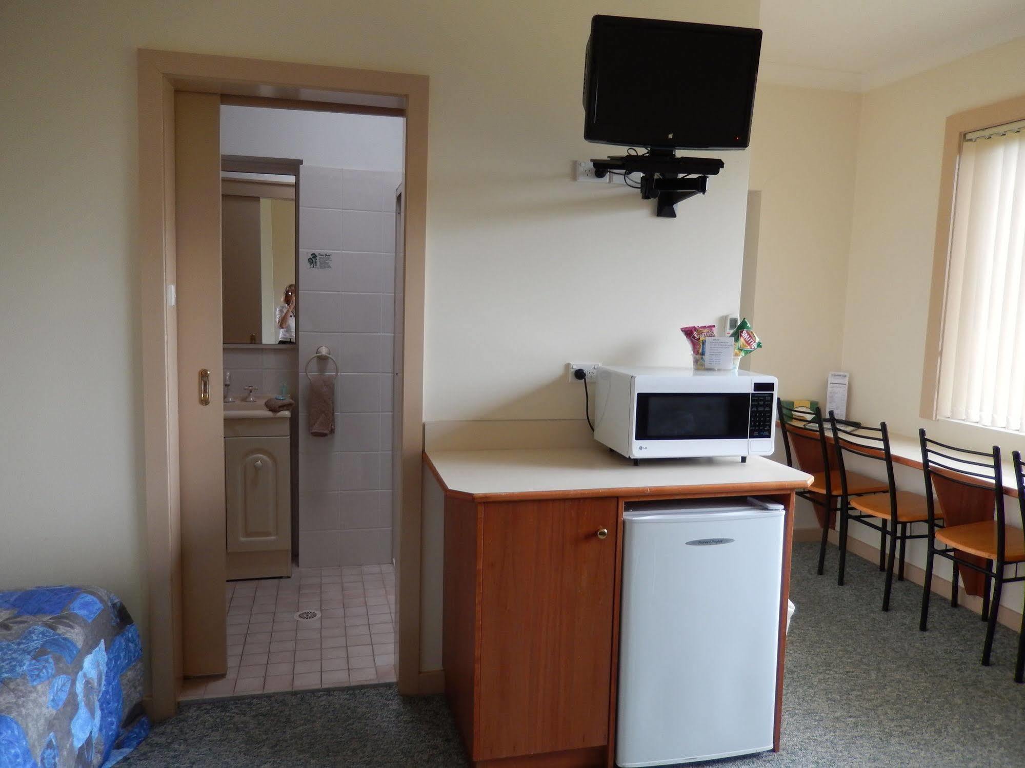 ספרינגווד The Pioneer Way Motel מראה חיצוני תמונה
