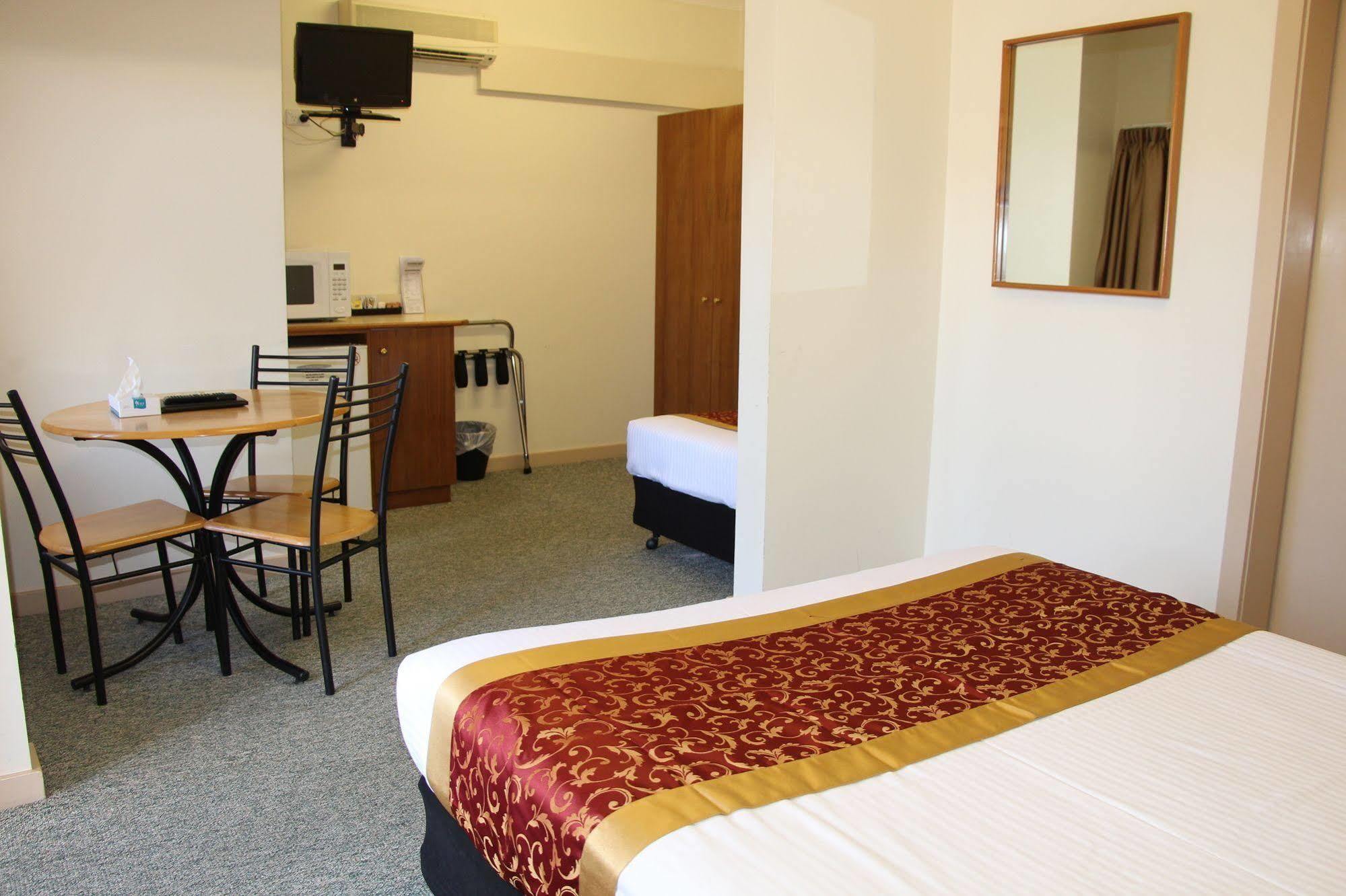 ספרינגווד The Pioneer Way Motel מראה חיצוני תמונה