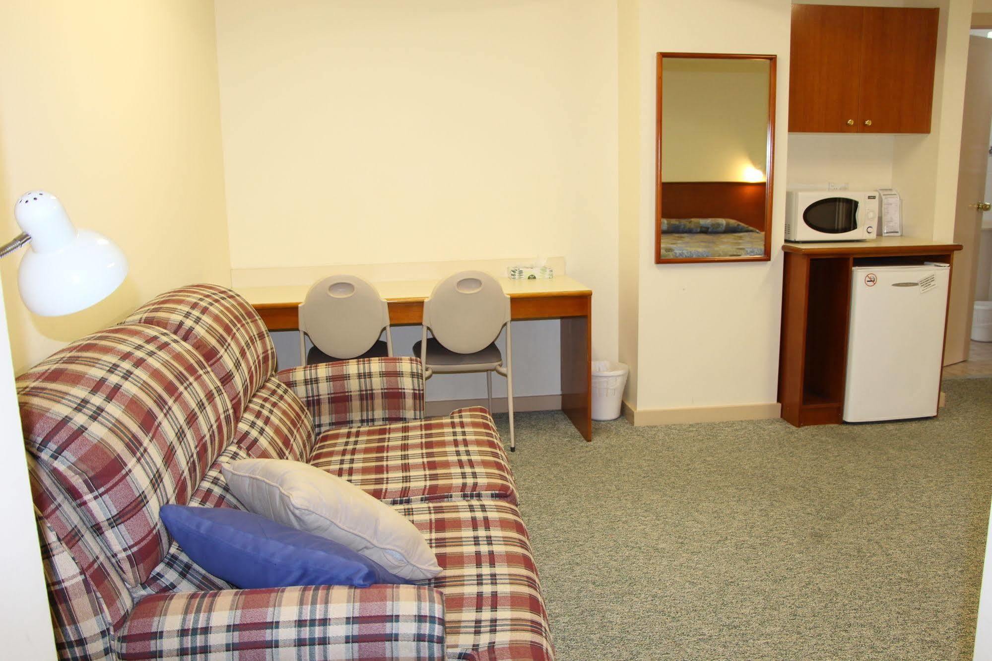 ספרינגווד The Pioneer Way Motel מראה חיצוני תמונה