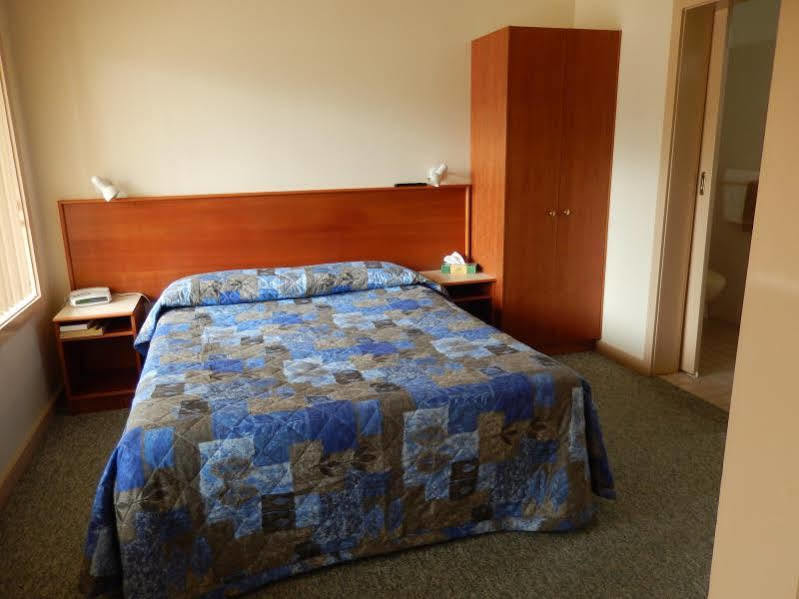 ספרינגווד The Pioneer Way Motel מראה חיצוני תמונה