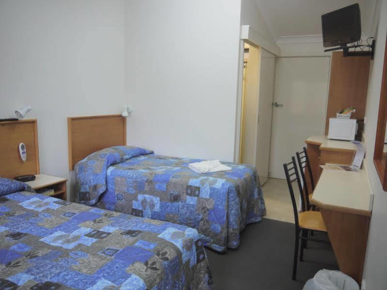ספרינגווד The Pioneer Way Motel מראה חיצוני תמונה