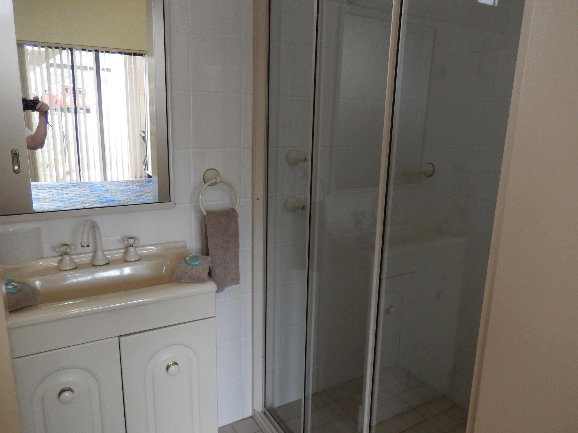 ספרינגווד The Pioneer Way Motel מראה חיצוני תמונה