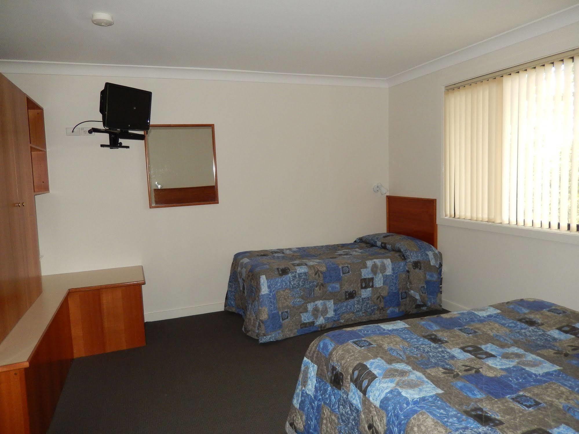 ספרינגווד The Pioneer Way Motel מראה חיצוני תמונה