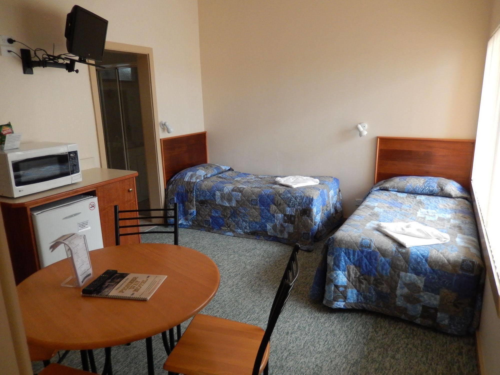 ספרינגווד The Pioneer Way Motel מראה חיצוני תמונה