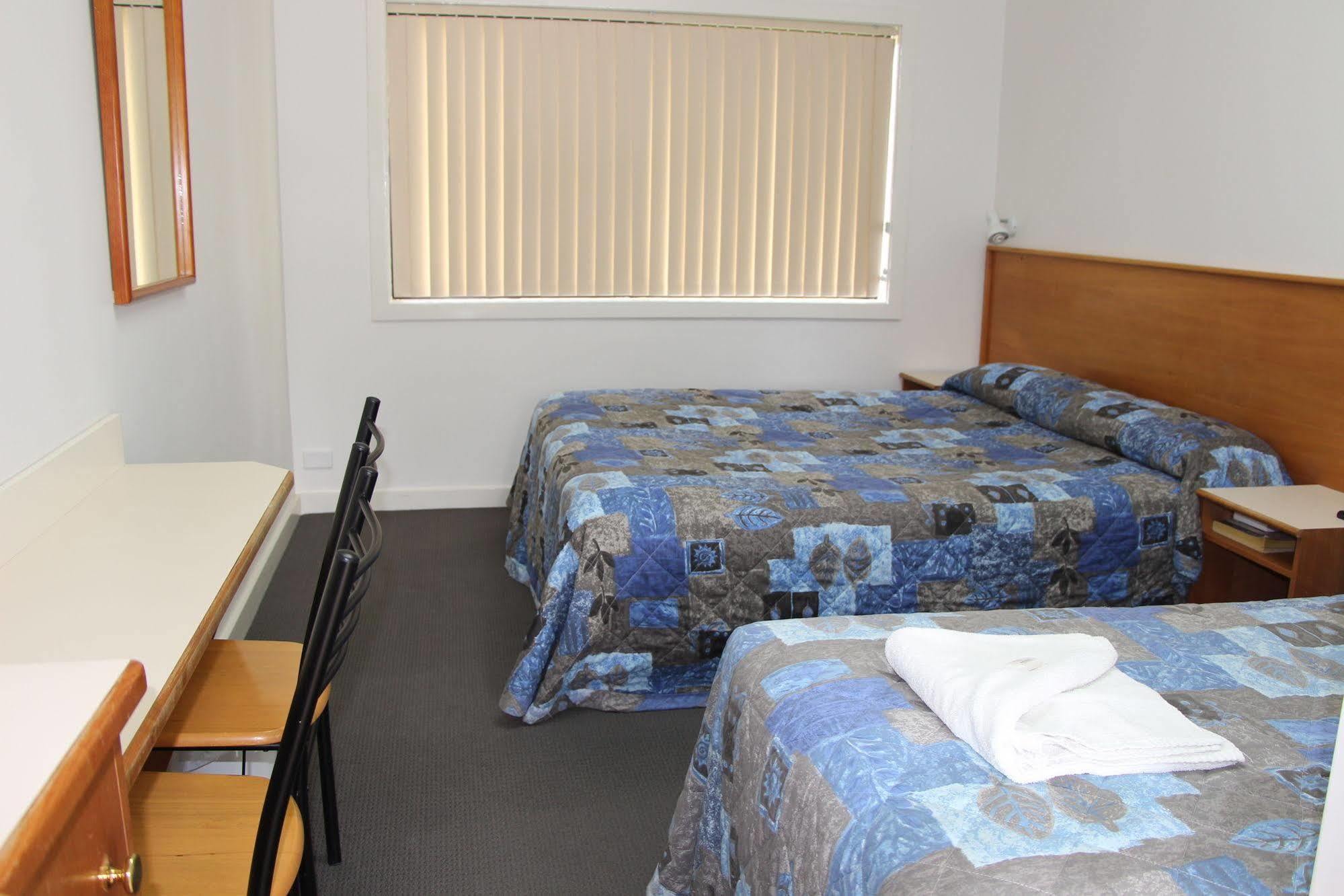 ספרינגווד The Pioneer Way Motel מראה חיצוני תמונה