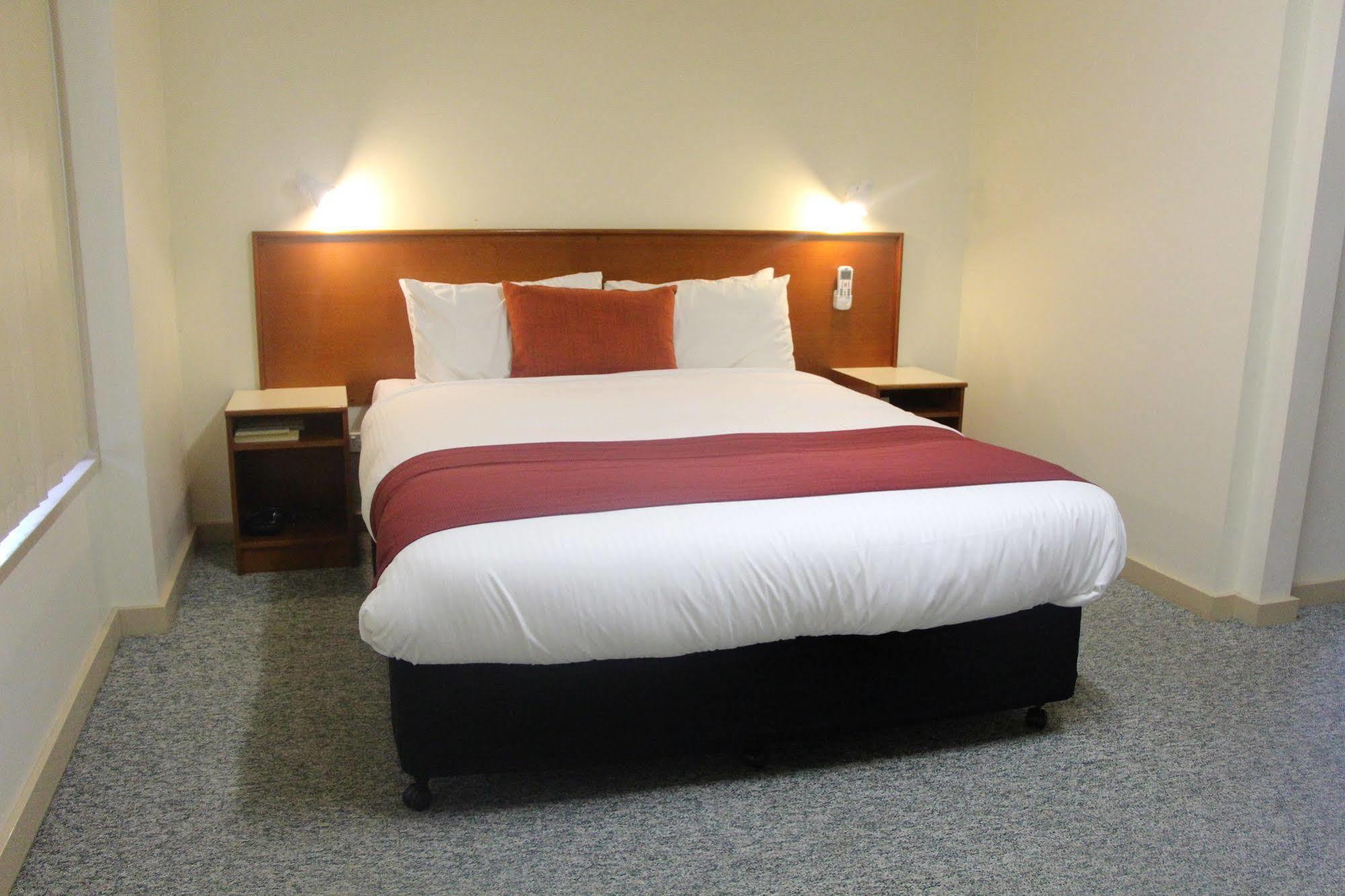 ספרינגווד The Pioneer Way Motel מראה חיצוני תמונה