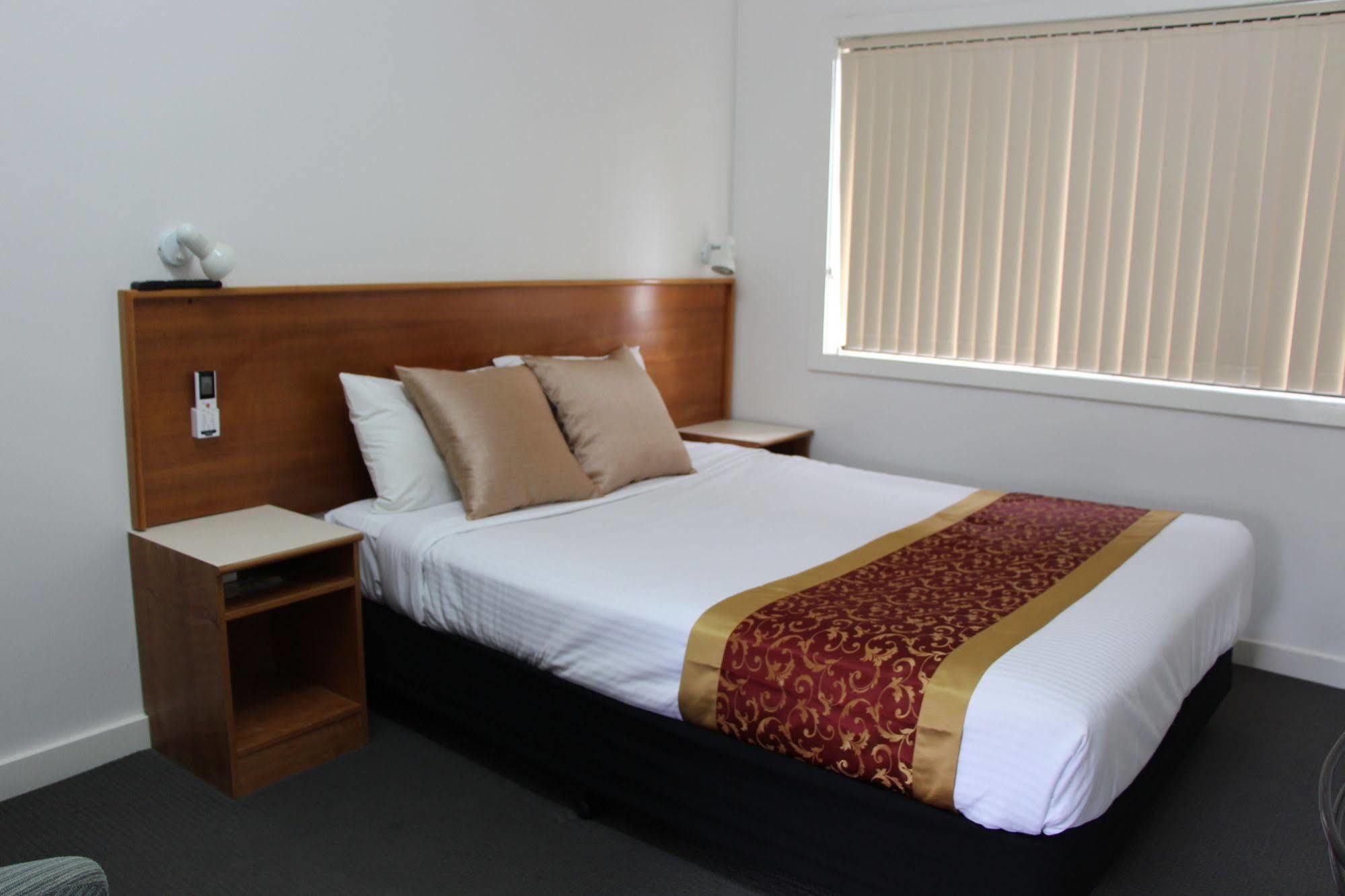 ספרינגווד The Pioneer Way Motel מראה חיצוני תמונה