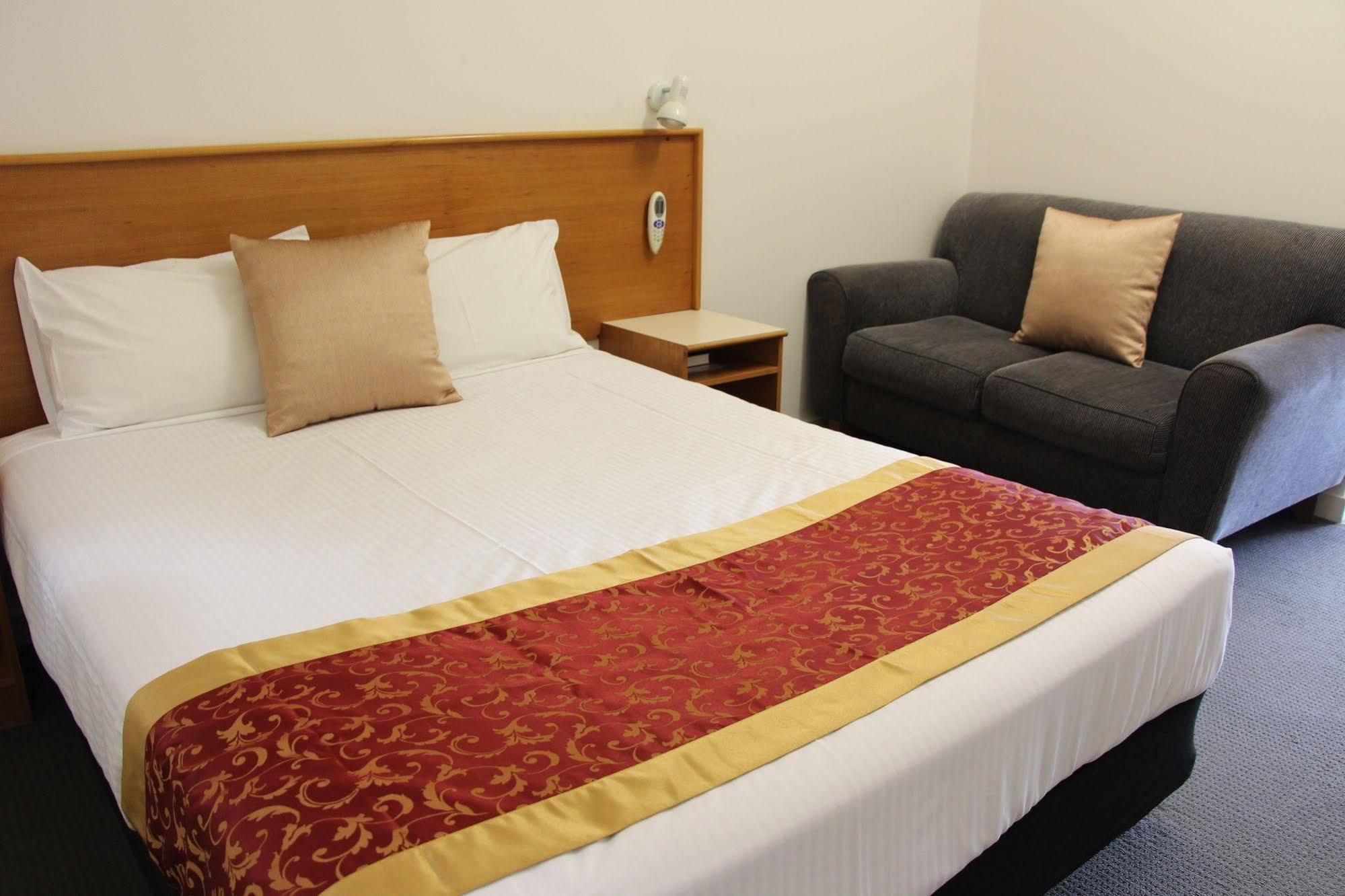 ספרינגווד The Pioneer Way Motel מראה חיצוני תמונה