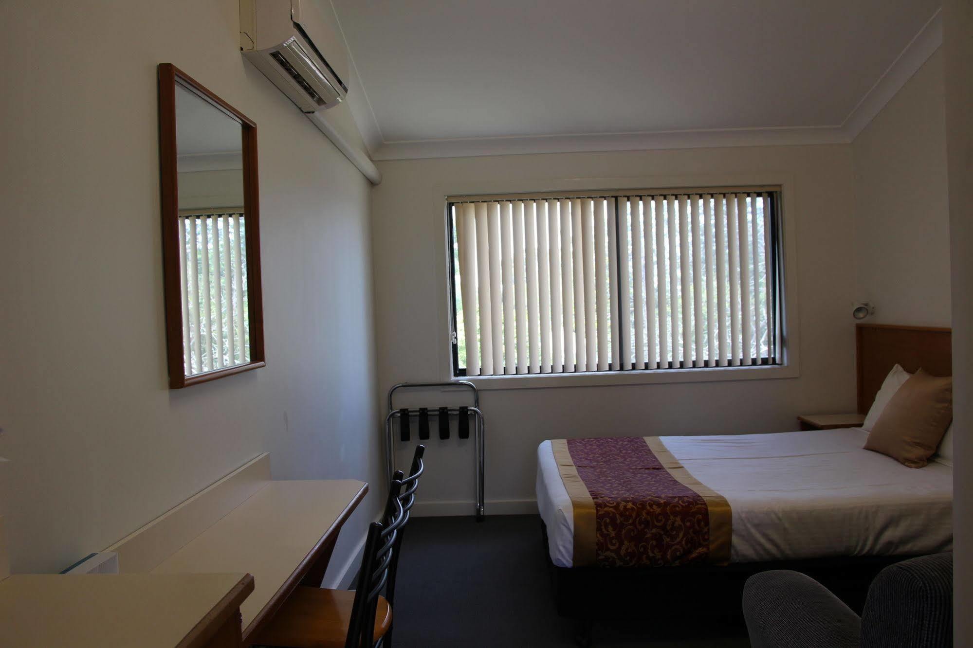 ספרינגווד The Pioneer Way Motel מראה חיצוני תמונה