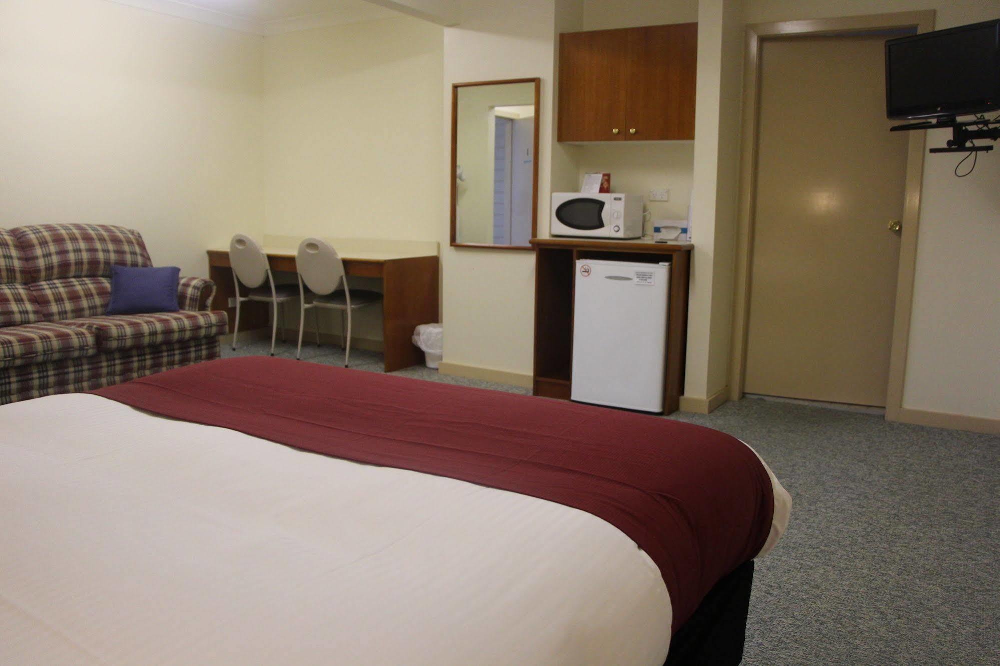 ספרינגווד The Pioneer Way Motel מראה חיצוני תמונה