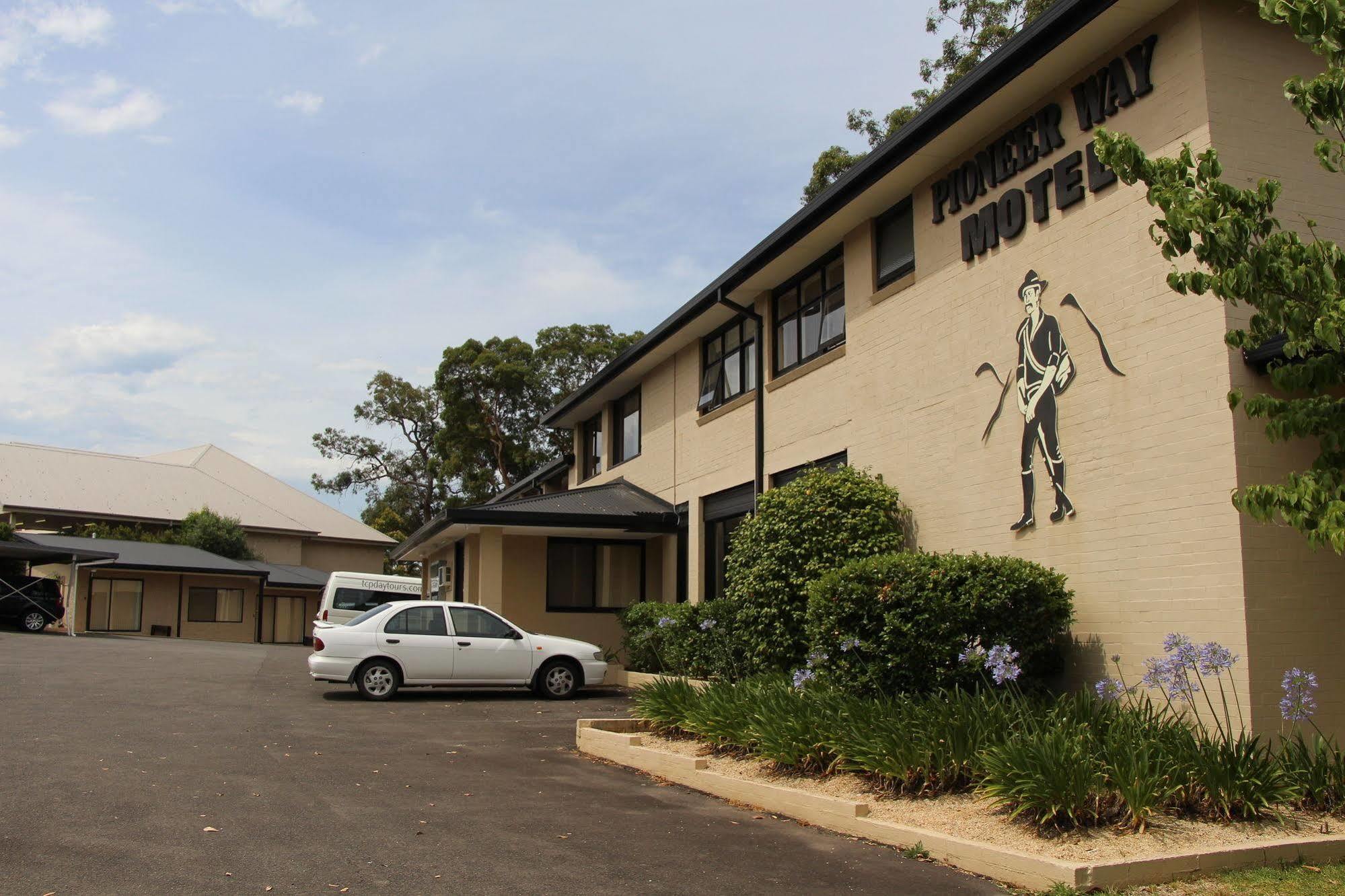 ספרינגווד The Pioneer Way Motel מראה חיצוני תמונה